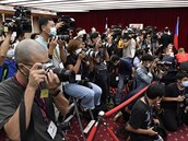 Zástupci médií ekají 3. záí 2020 v Tchaj-peji na zaátek tiskové konference...