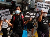 Stovky lidí 6.9.2020 vyly do ulic v Hongkongu na protest proti odkladu...
