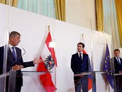 Premiér Andrej Babi s rakouským kancléem Sebastianem Kurzem a slovenským...