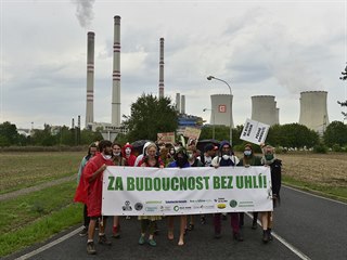 Aktivist klimakempu u Okona na Mostecku demonstrovali 5. z 2020 ped...