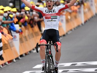 Tadej Pogacar vtz v dojezdu devt etapy Tour de France.