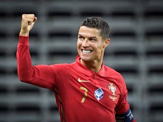 Cristiano Ronaldo slav svou stou branku v dresu Portugalska.