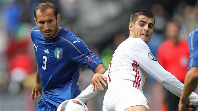 Itálie vs. panlsko (Chiellini a Morata).