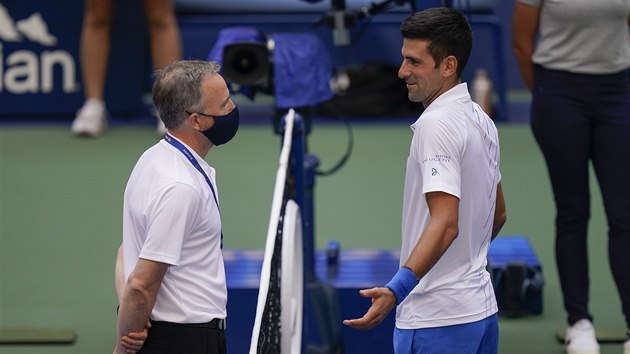 Novak Djokovi trefil sud a byl diskvalifikovn