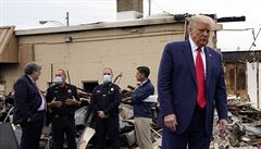 Trump ve msto Kenosha ve stát Wisconsinu chválil práci Národní gardy.
