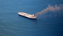 U pobřeží Srí Lanky hoří nákladní loď vezoucí 270 000 tun ropy, člen posádky se pohřešuje