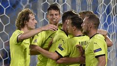 Hráči českého týmu se radují z druhého gólu v utkání proti Slovensku.