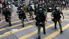 Stovky lidí 6.9.2020 vy�ly do ulic v Hongkongu na protest proti odkladu...
