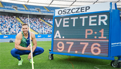 Německý oštěpař Johannes Vetter hodil 97,76 metrů, k Železného světovému...