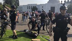 V Salemu se střetli zastánci Trumpa s demonstranty proti rasismu, protesty se neobešly bez násilí