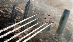 Letouny Red Arrows na městem Kuvajt. | na serveru Lidovky.cz | aktuální zprávy
