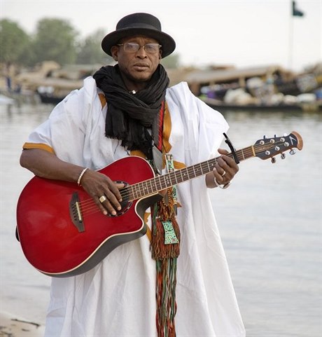 Mír pro Mali. Kytarista Afel Bocoum.