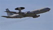 Prlet letadla E3A Awacs na Dny NATO na letit Ostrava Movov.