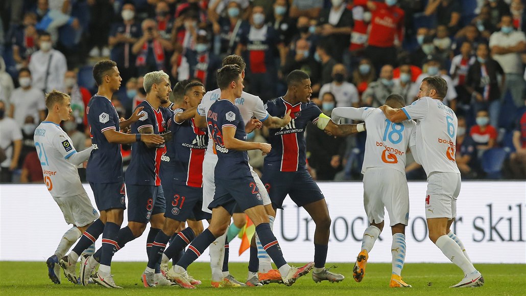 Závěr utkání mezi PSG a Olympiquem Marseille nabídl hodně emotivních momentů.