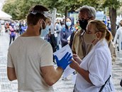 Vědci kritizují vládu kvůli pandemii: Měla by se opírat výlučně o názory odborníků, rozhodnutí činila chaoticky