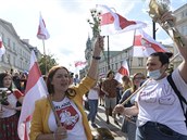 Pochod na podporu bloruské opoziní politiky Svtlany Tichanovské ve Varav.
