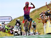 Daniel Felipe Martinez slaví na Tour de France