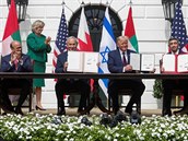 Zástupci Spojených arabských emirát (SAE) a Bahrajnu podepsali ve Washingtonu...