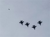 Sobotní pelet ty F-16 a KC-135, které krátce po 12:45 peletly nad Prahou a...