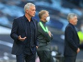 José Mourinho musel na úvod nové sezony skousnout poráku 0:1 s Evertonem.