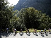 Cyklisté se postupn pibliují cíli Tour de France v Paíi.