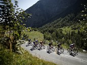 Peloton letoní Tour de France se letos naposledy projel Alpami.