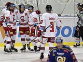 Hrái hokejové Olomouce se radují z gólu.