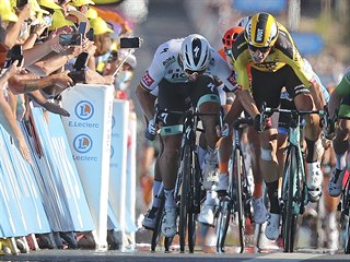 Peter Sagan a Wout Van Aert v zvrenm spurtu 11. etapy Tour de France