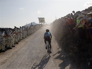 V zvru osmnct etapy absolvovali cyklist pas po otolin.