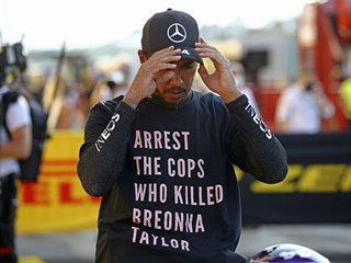 Lewis Hamilton znovu vyjádřil podporu v boji proti rasismu.