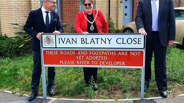Ulice pojmenovaná po českém básníkovi Ivanu Blatném v britském Ipswichi v...