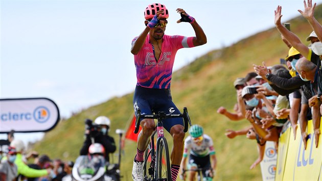 Daniel Felipe Martinez slaví na Tour de France