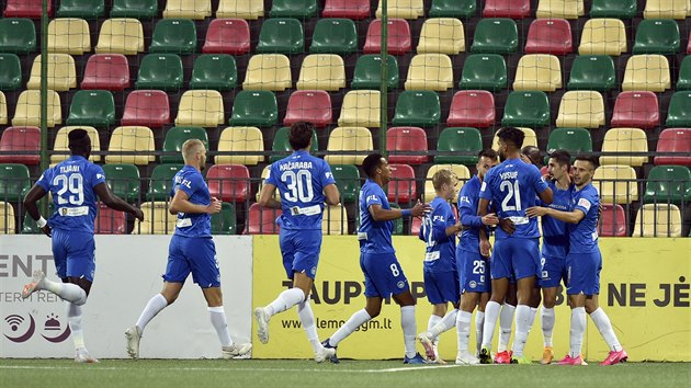 Fotbalisté Liberce se radují z gólu v pedkole Evropské ligy.