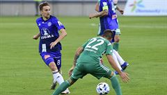 Zleva David Houska z Olomouce, autor první branky, a Luká Hlka z Bohemians.
