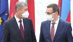 �eský premiér Andrej Babi� s polským prot�j�kem Mateuszem Morawieckim na...