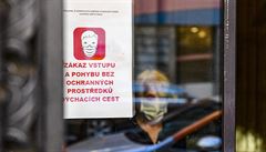 Po celé R je naízeno zakrýt si dýchací cesty ve vnitních prostorách.  Na...