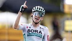 Německý cyklista Lennard Kamna slaví vítězství v šestnácté etapě Tour de France. | na serveru Lidovky.cz | aktuální zprávy