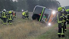 V Nmecku havaroval FlixBus mc z Prahy do Hamburku. Autobus se obrtil na bok, nkolik lid bylo zranno