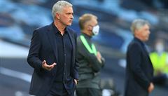 José Mourinho musel na úvod nové sezony skousnout porá�ku 0:1 s Evertonem.