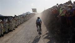 V záv�ru osmnácté etapy absolvovali cyklisté pasá� po �otolin�.