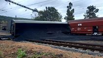 Nedaleko Teplic ve stanici Úpořiny vykolejil nákladní vlak naložený uhlím.