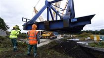 Stavbai odstranili 26. z 2020 mohutn ocelov most vc 268 tun u...