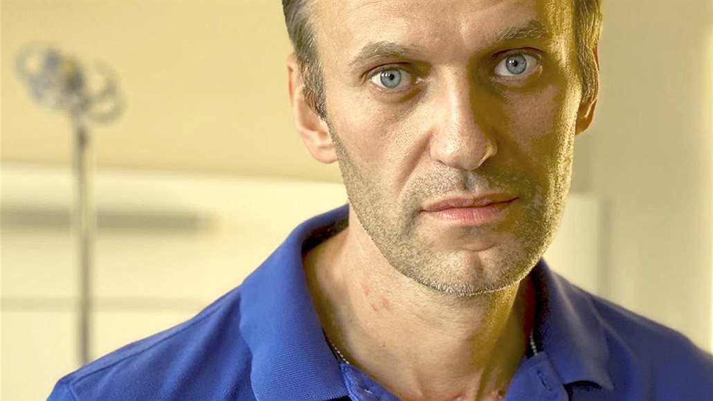 Navalnyj v berlínské nemocnici na fotce z 22. září.