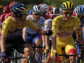 Tadej Pogaar s Primoem Rogliem v poslední etap Tour de France.