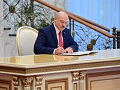Evropská unie uvalila sankce na čtyřicet běloruských činitelů za volební manipulace, na Lukašenka nikoli