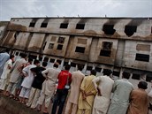Za způsobené ‚peklo‘ v Pákistánu dostali dva žháři trest smrti, v plamenech zahynulo 250 lidí