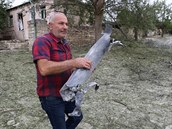 Mu nese ást munice, kterou nael po odstelování msta v Náhorním Karabachu.