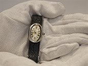 Za 25 000 liber by pak mohly najít nového majitele hodinky znaky Cartier z...