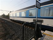 Pesah vlakové soupravy rychlíku na nádraí v Duchcov.