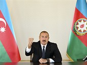 Ázerbájdánský prezident Ilham Alijev gestikuluje pi promluv k národu v...